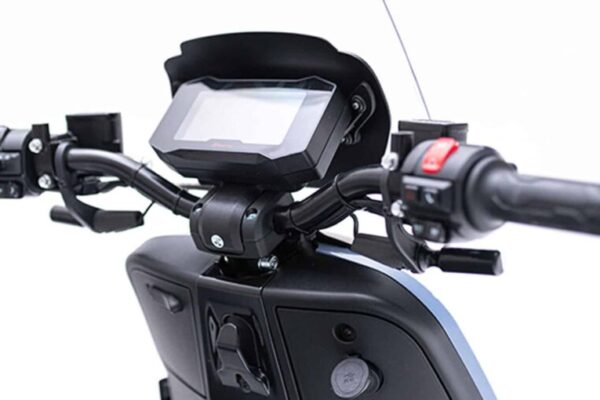 fantic-issimo-city-poste-pilotage-825x510