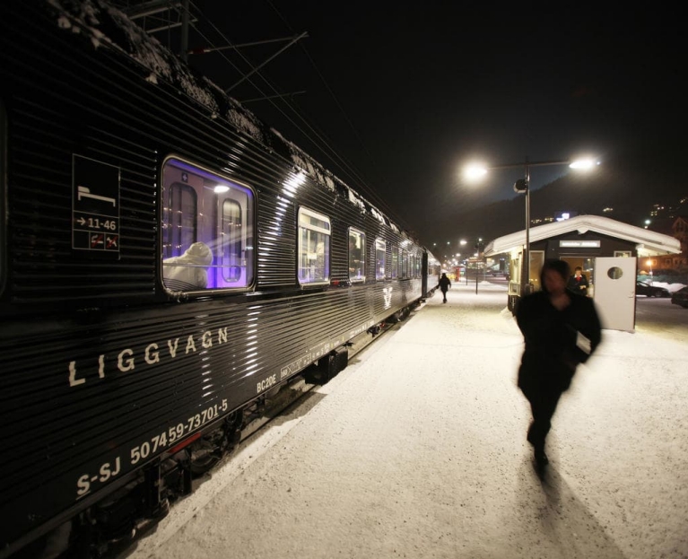 SJ night train at platform