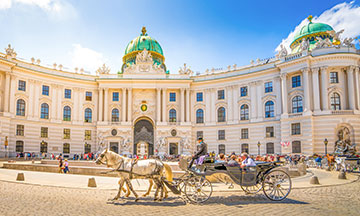 Vienna-alte-hofburg-square-horse-carriage