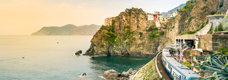 italy-cinque-terre-manarola-station-and-sunset